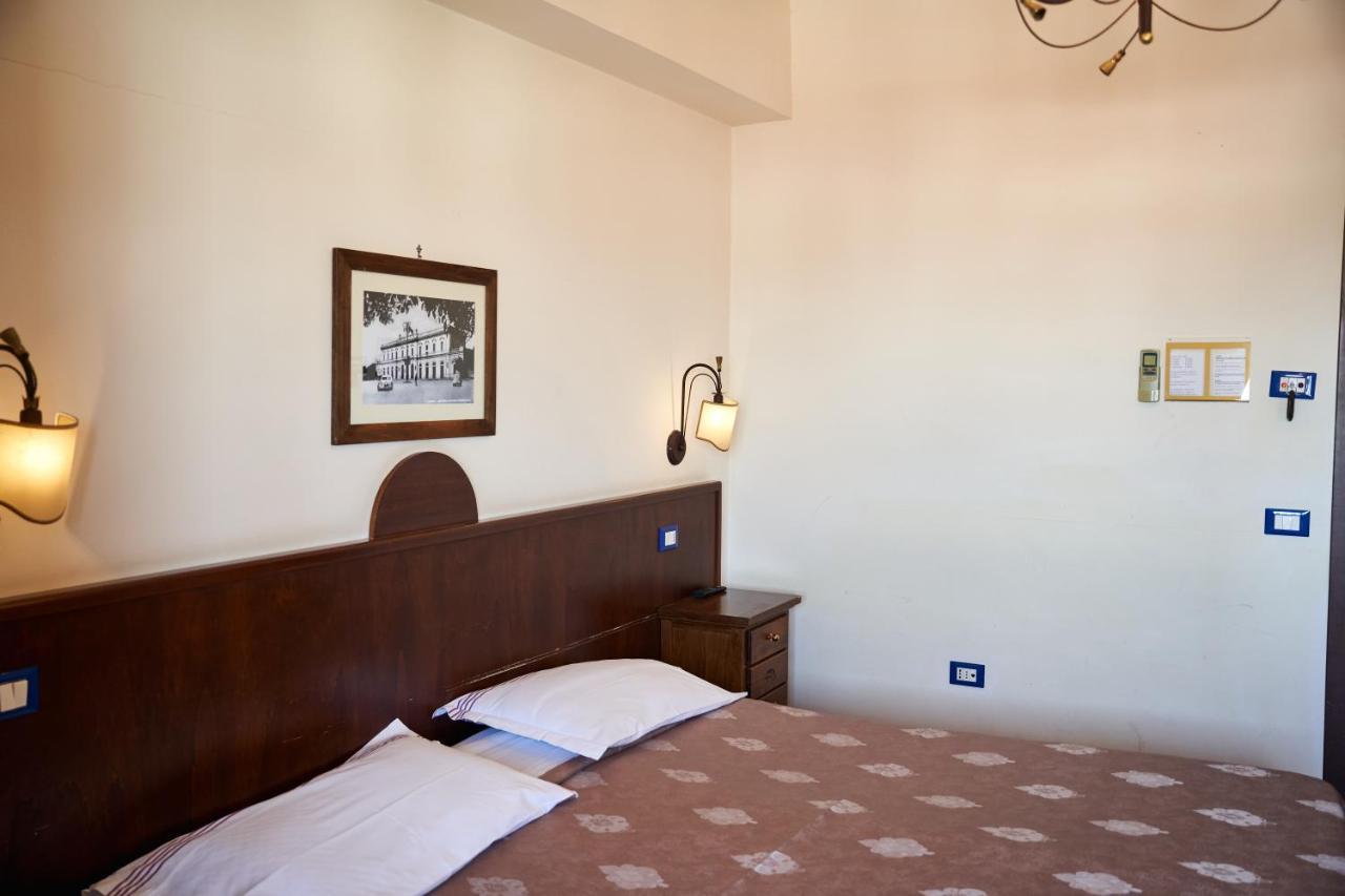 Hotel Max Aversa Eksteriør bilde