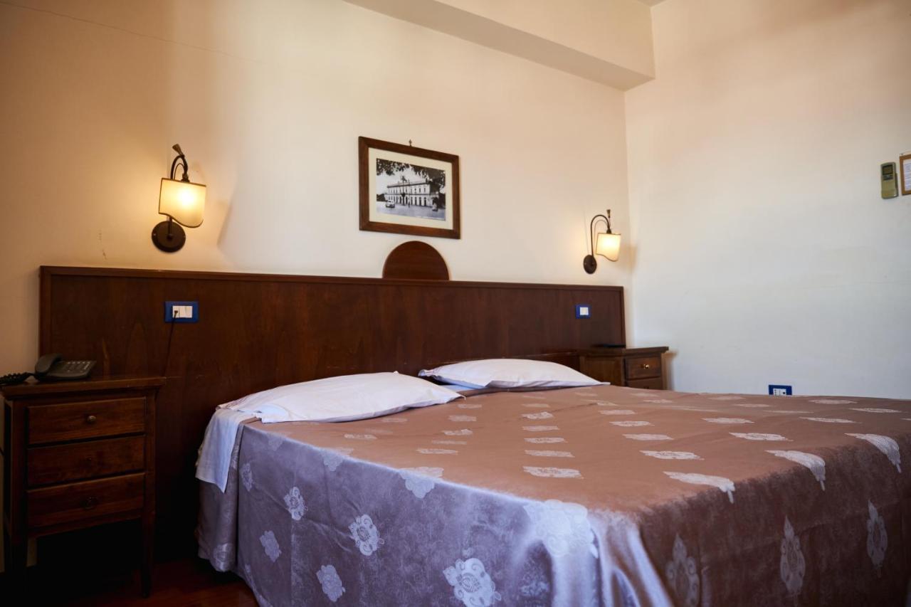 Hotel Max Aversa Eksteriør bilde