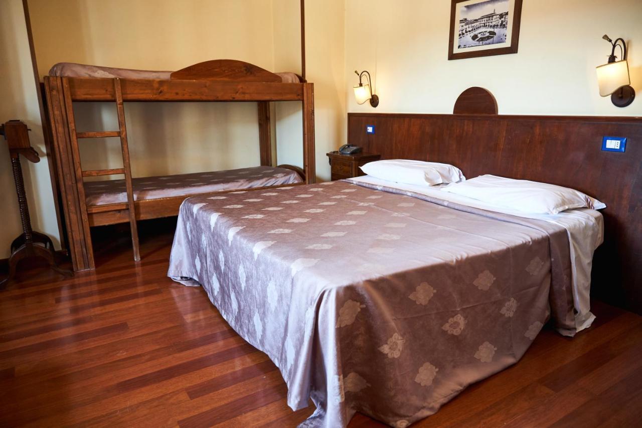 Hotel Max Aversa Eksteriør bilde