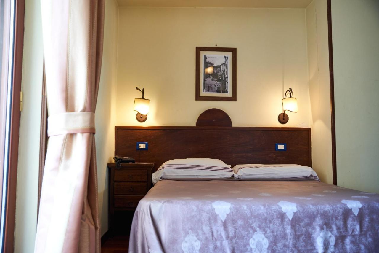 Hotel Max Aversa Eksteriør bilde
