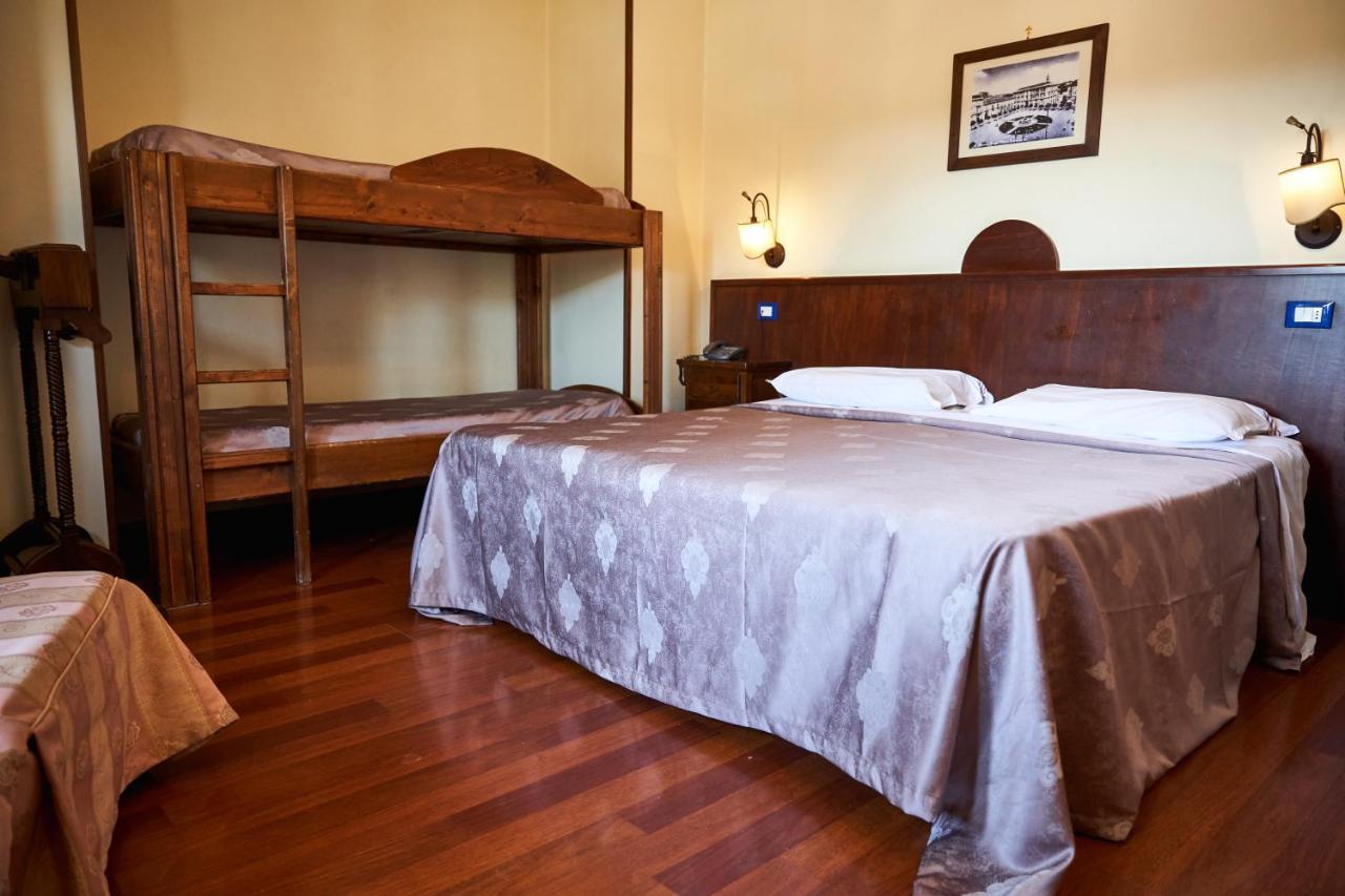 Hotel Max Aversa Eksteriør bilde