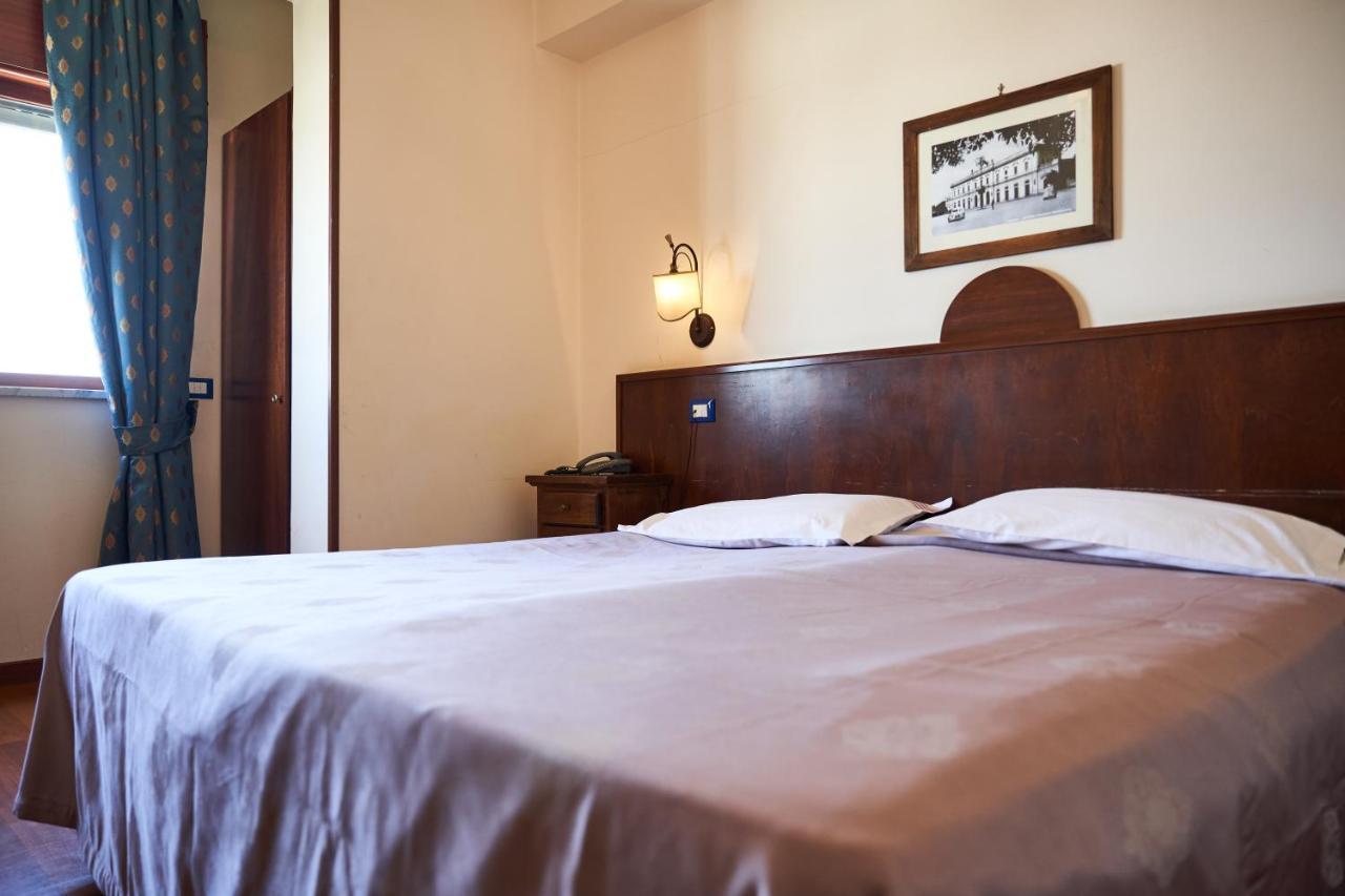 Hotel Max Aversa Eksteriør bilde