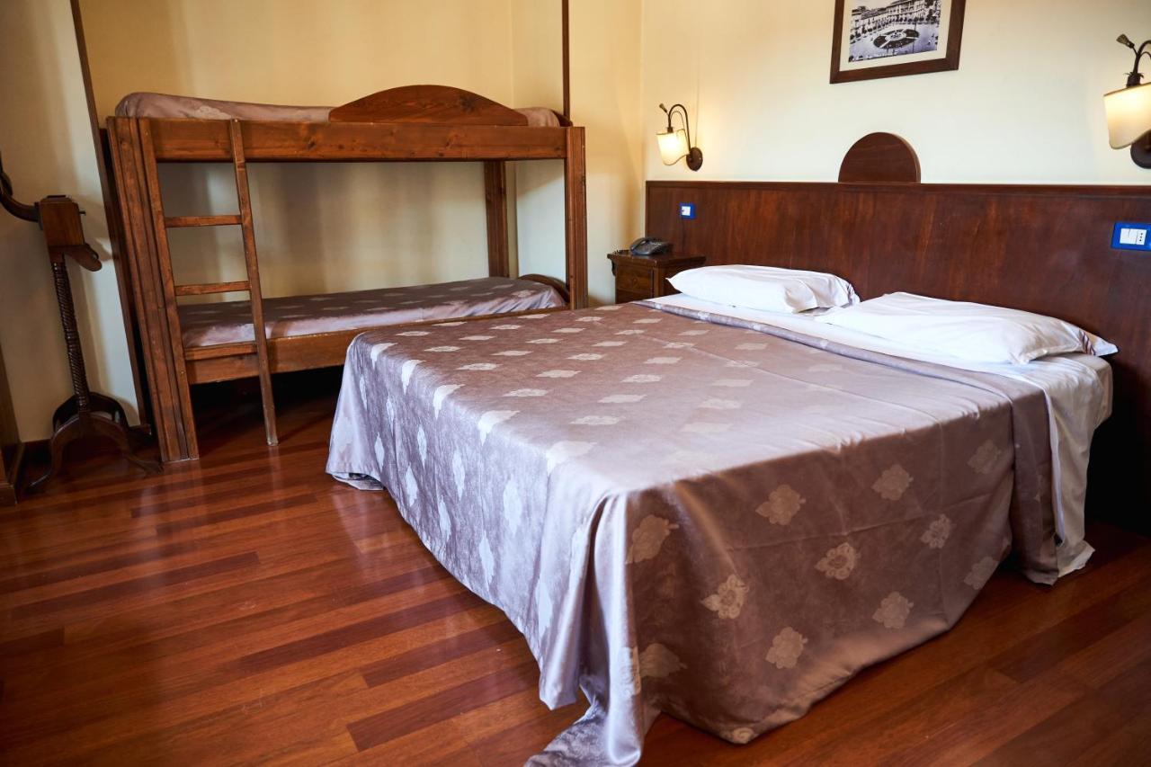 Hotel Max Aversa Eksteriør bilde