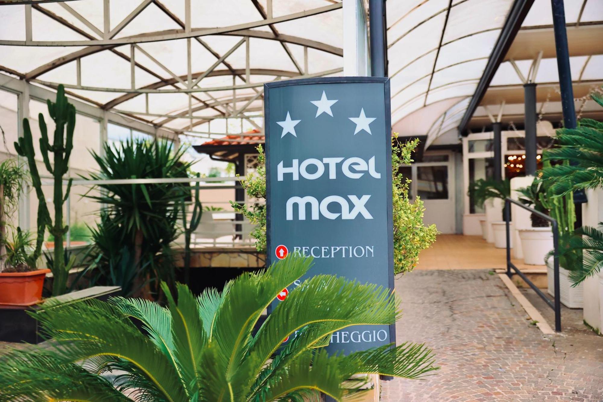 Hotel Max Aversa Eksteriør bilde