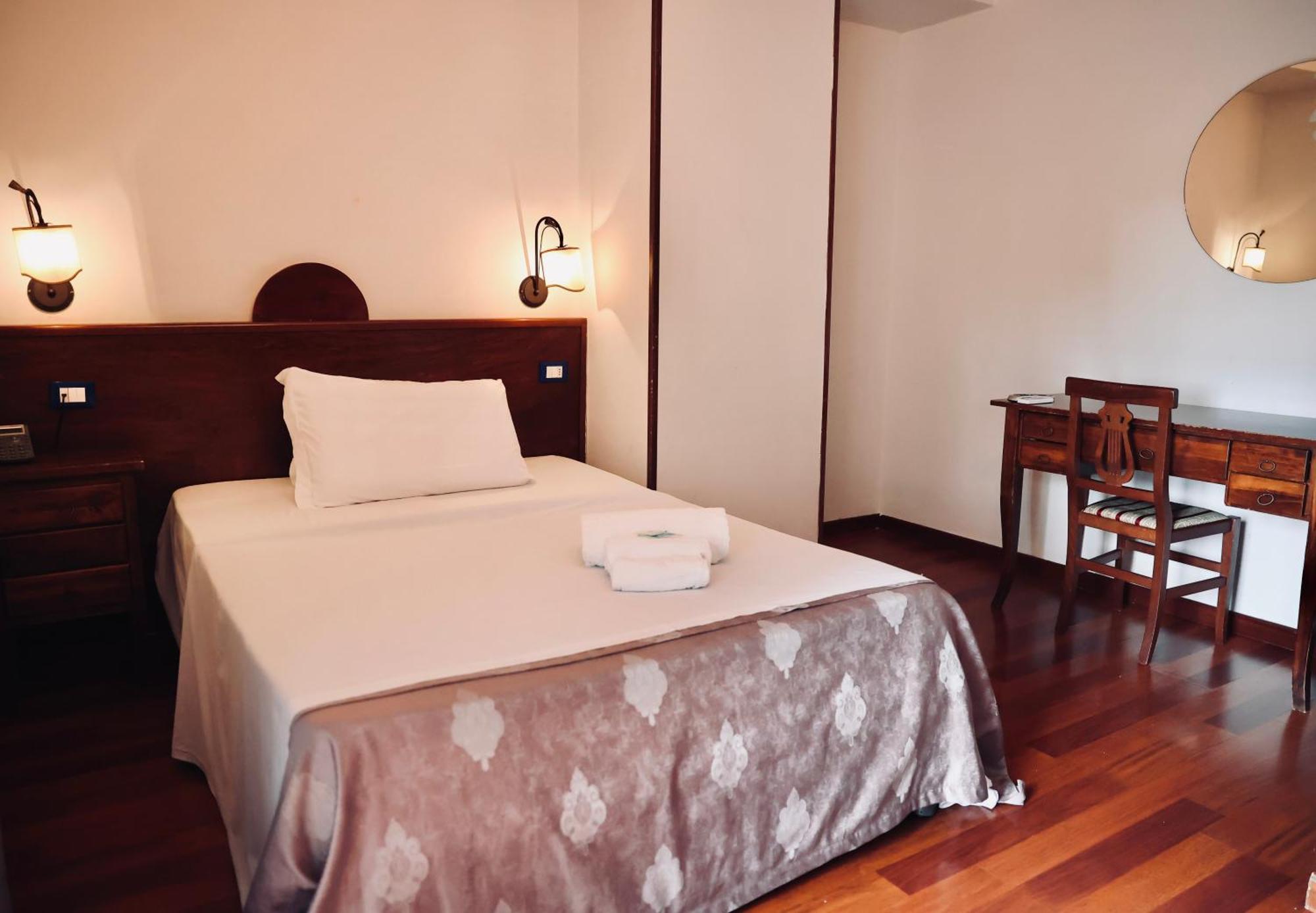 Hotel Max Aversa Eksteriør bilde