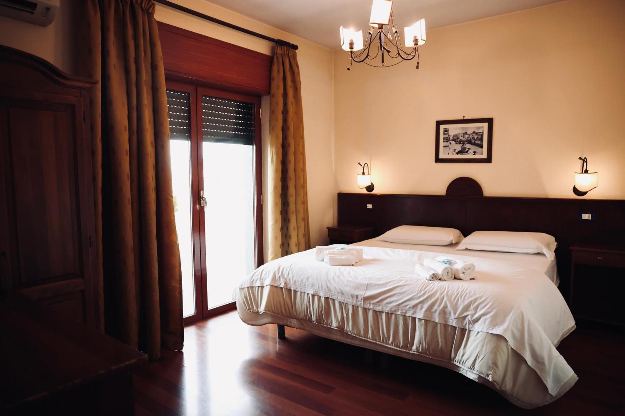 Hotel Max Aversa Eksteriør bilde
