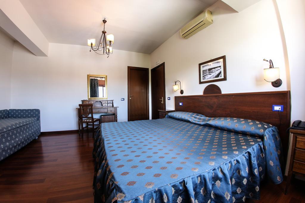 Hotel Max Aversa Eksteriør bilde